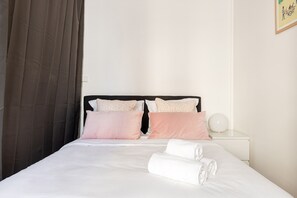 1 Schlafzimmer, Schreibtisch, Bügeleisen/Bügelbrett, Reisekinderbett