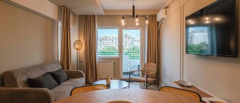 Basic Apartment | Living area