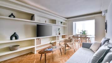 Apartamento clásico | Baño | Secador de pelo, toallas, jabón y champú
