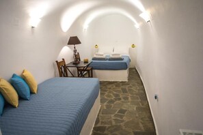 3 bedrooms, iron/ironing board, WiFi, bed sheets - Santorini Vineyard Villa with Heated Pool (Exo Gonia)
