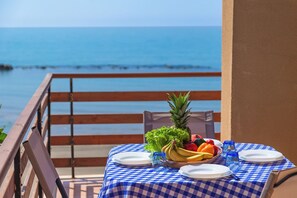 Outdoor dining - Fauci Holiday Home by Biddizzi Rari - Direct access to the beach, sea view (Sciacca)