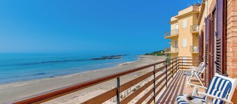 Fauci Holiday Home by Biddizzi Rari - Direct access to the beach, sea view