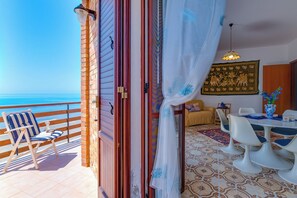 Outdoor dining - Fauci Holiday Home by Biddizzi Rari - Direct access to the beach, sea view (Sciacca)