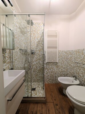 Shower, hair dryer, towels - La Dolce Sosta – Elegant Retreat Steps from St. Mark’s Square (Venezia)