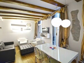 TV - La Dolce Sosta – Elegant Retreat Steps from St. Mark’s Square (Venezia)