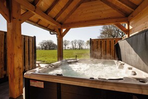 مغطس سبا خارجي