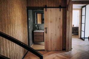 Unclassified image, 4 of 63, button - Luxury country home (sleeps 10) with a hot tub and unobstructed views of the countryside (Rheeze)