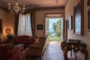 TV, fireplace - VILLA OF GOOD HOPE. RELAX AND PRIVACY, GARDEN AND VIEW POOL. (Lucca)