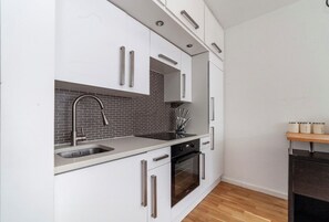 Private kitchen - Modern Kentish Town apartment (London)
