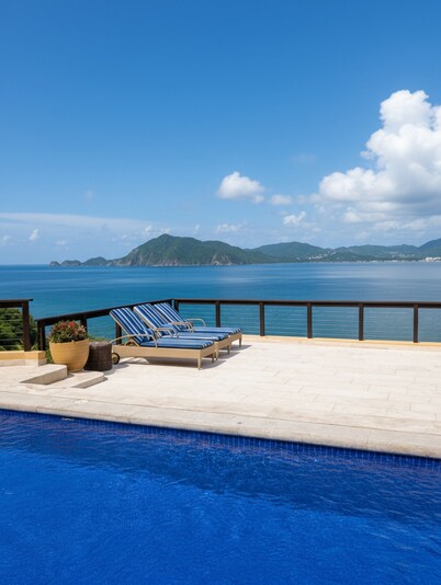 Clifftop Luxury: 180° Ocean Views, Private Pool, Beach Access, Sleeps 12