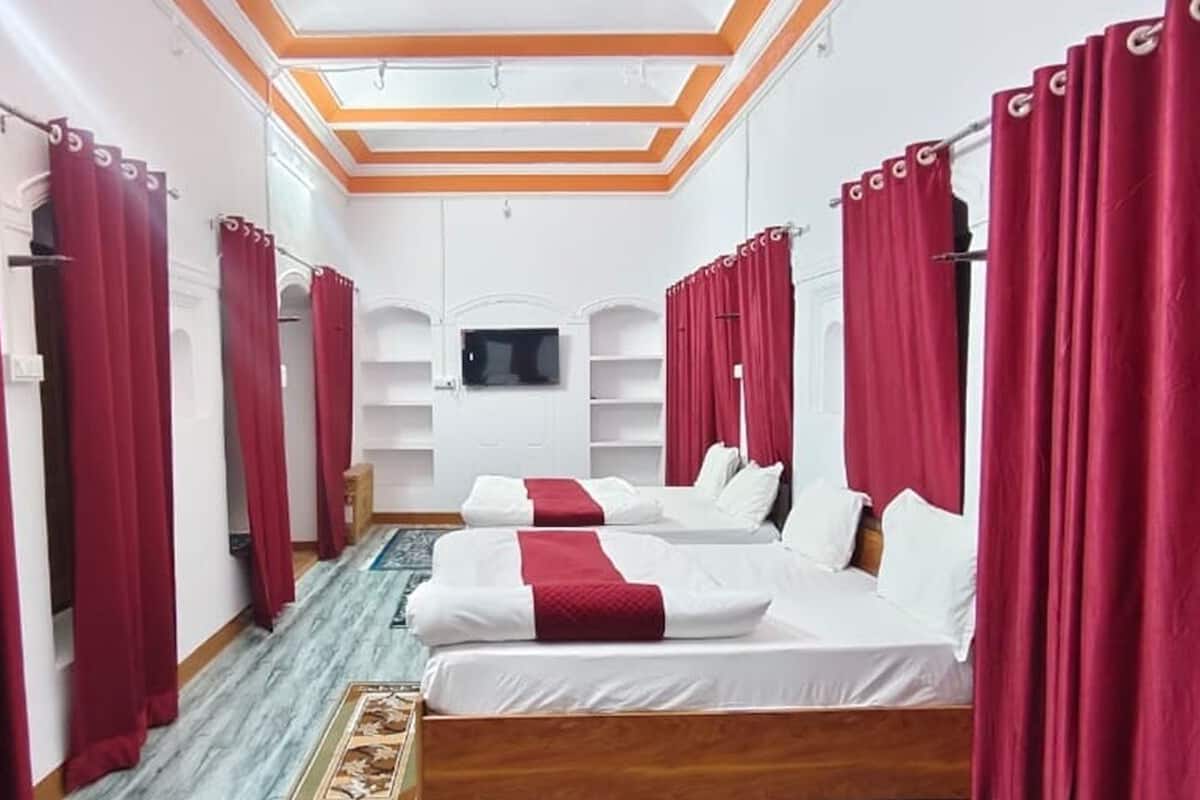 Standard Double Bedroom | Free WiFi