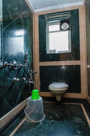 Standard Room | Bathroom - Hotel Benzy Palace, Near Mumbai International Airport (Mumbai)