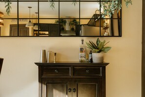 Interior - The Ashfield House - Close to Downtown Lancaster (Lancaster)