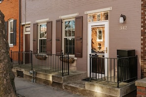 Exterior detail - The Ashfield House - Close to Downtown Lancaster (Lancaster)