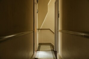 Interior - The Ashfield House - Close to Downtown Lancaster (Lancaster)