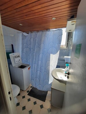 Pyyhkeet, saippua, vessapaperi