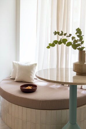 高級雙人房 | 客房內保險箱、隔音、免費無線上網