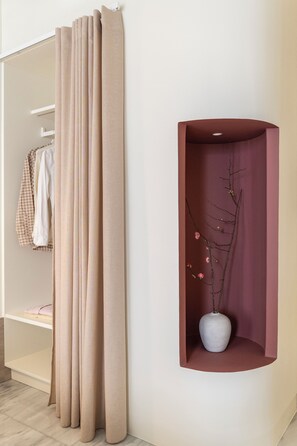 高級雙人房 | 客房內保險箱、隔音、免費無線上網