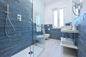 Standard Double Room, Garden View | Bathroom - La Casa Degli Amici (Sorrento)