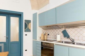 Private kitchen - AzuleneHome: Historic Charm and Breathtaking Views in the Heart of Ostuni (Ostuni)