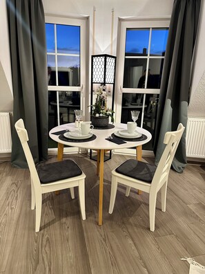 Dining - Welcome to Bogi (Kümmersbruck)