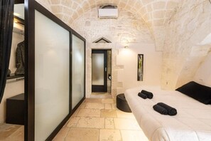 1 bedroom, iron/ironing board, WiFi, bed sheets - Rifugio del Monsignore - Elegance and Relaxation in the Heart of the White City (Ostuni)