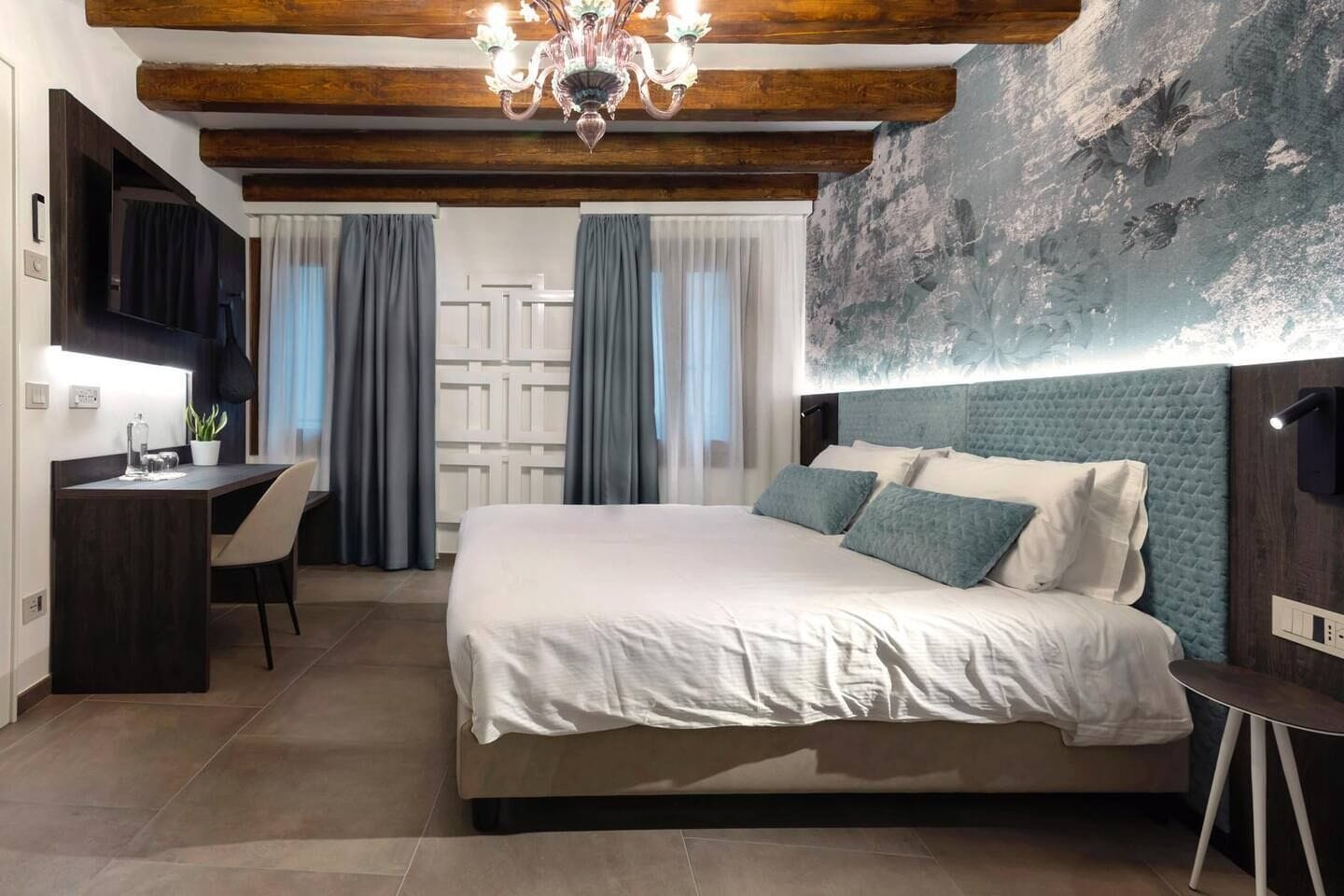 2 bedrooms, in-room safe, desk, iron/ironing board