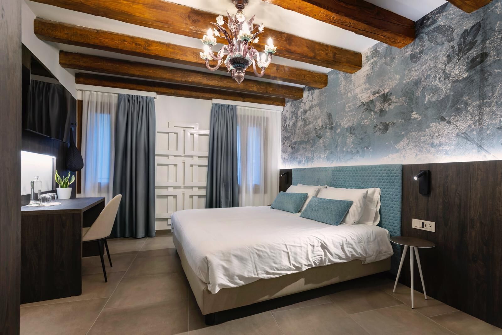 2 Schlafzimmer, Zimmersafe, Schreibtisch, Bügeleisen/Bügelbrett