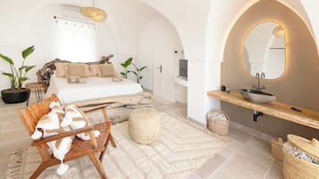 4 habitaciones, tabla de planchar con plancha, wifi y ropa de cama