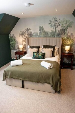 3 chambres, fer et planche à repasser, Wi-Fi, draps fournis