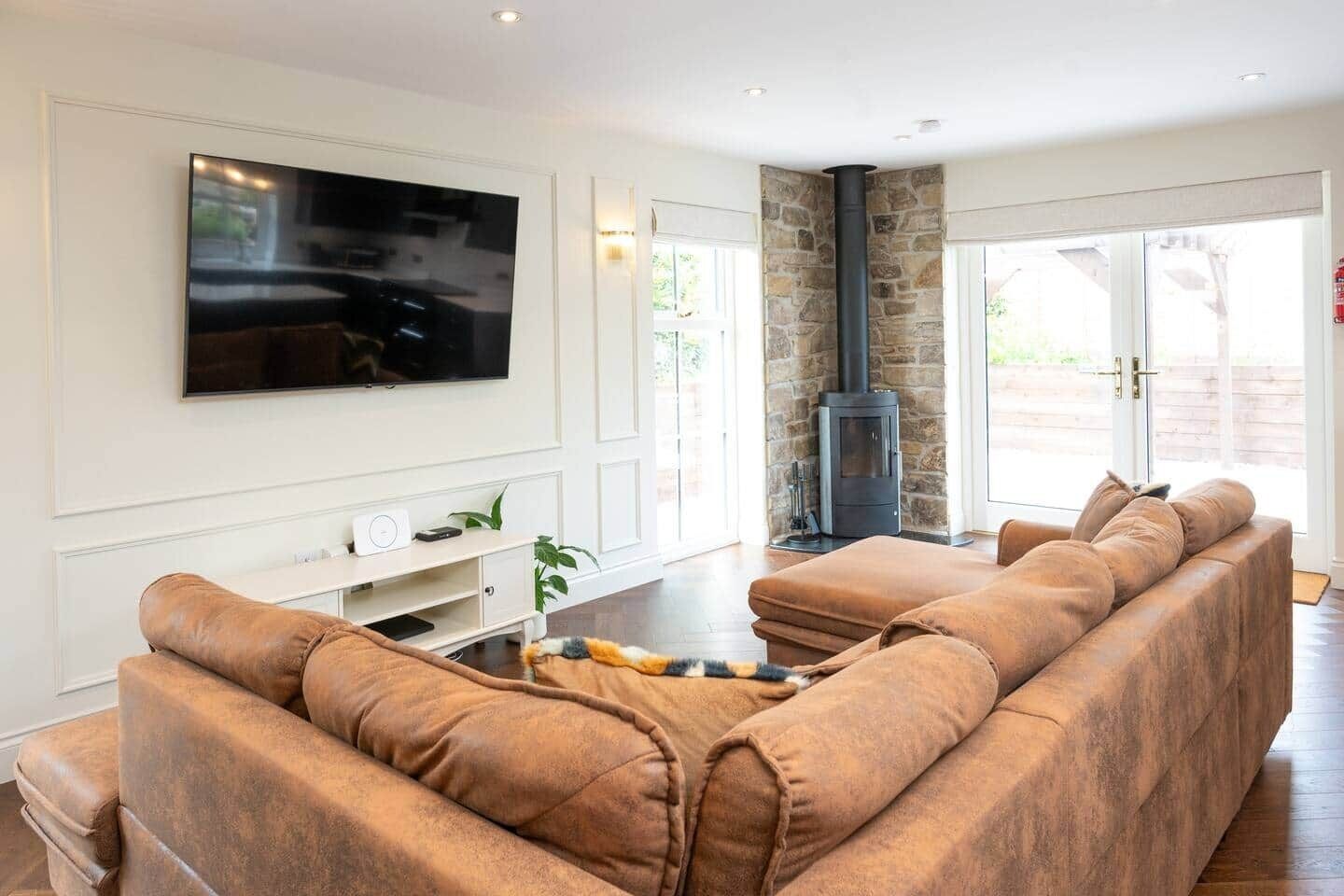 Télévision, cheminée