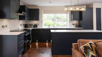 Cookware/dishes/utensils