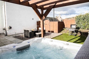 Bañera de hidromasaje al aire libre