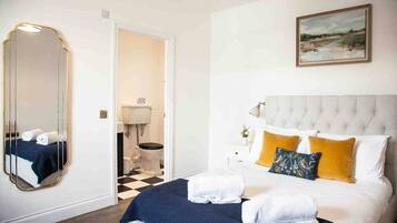 4 dormitoris, planxa i posts de planxar, wifi i roba de llit