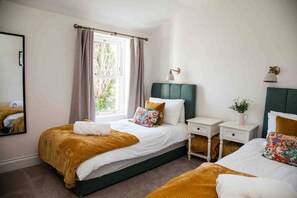 4 bedrooms, iron/ironing board, WiFi, bed sheets - Stunning Scottish Hot Tub Getaway (Gatehouse of Fleet)