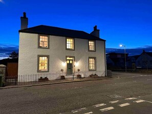 Exterior - Stunning Scottish Hot Tub Getaway (Gatehouse of Fleet)