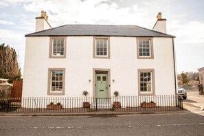 Exterior - Stunning Scottish Hot Tub Getaway (Gatehouse of Fleet)