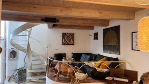 TV, stereo - Le Cocon – Cozy Village House with Mountain Views (Puimoisson)