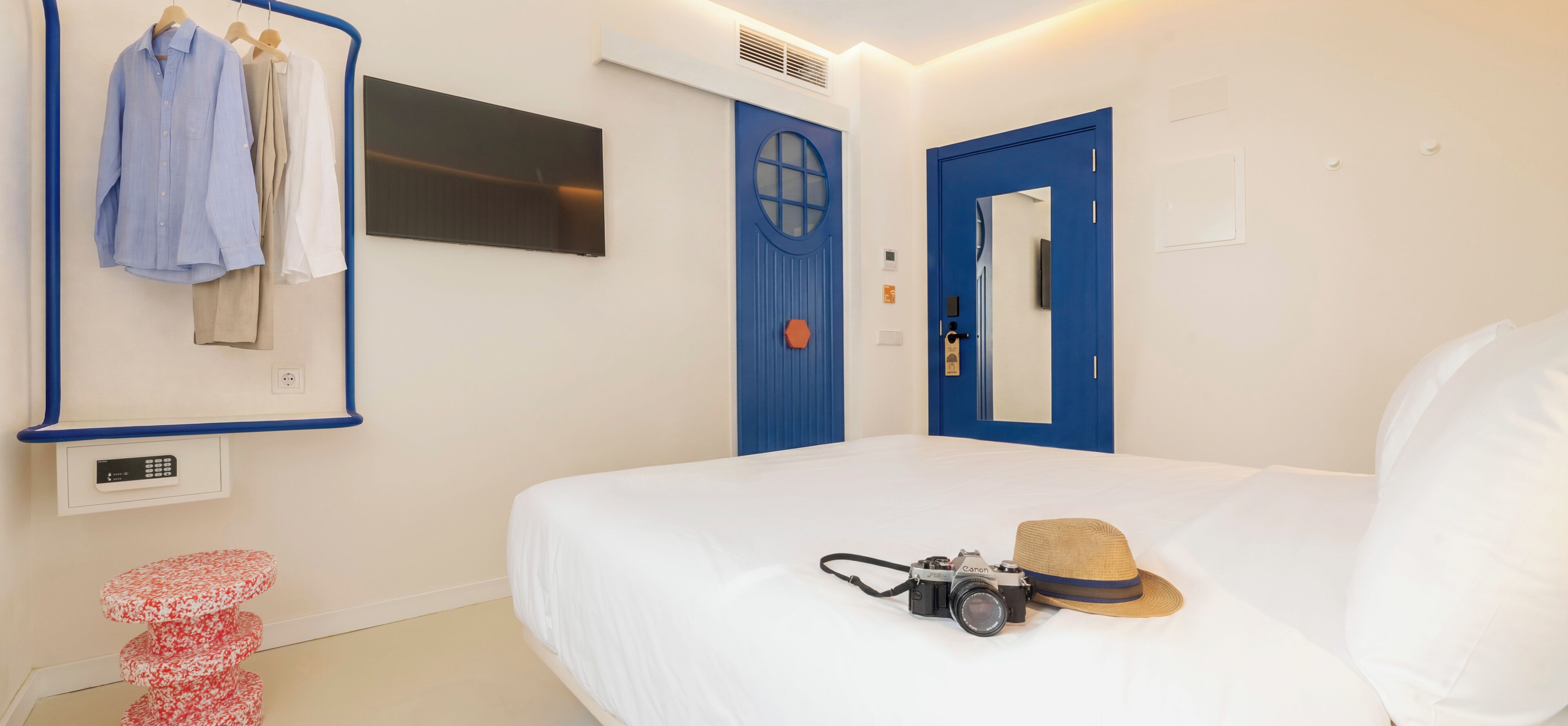 Dobbeltrom – standard | Safe på rommet, blendingsgardiner, lydisolert og wi-fi (inkludert)