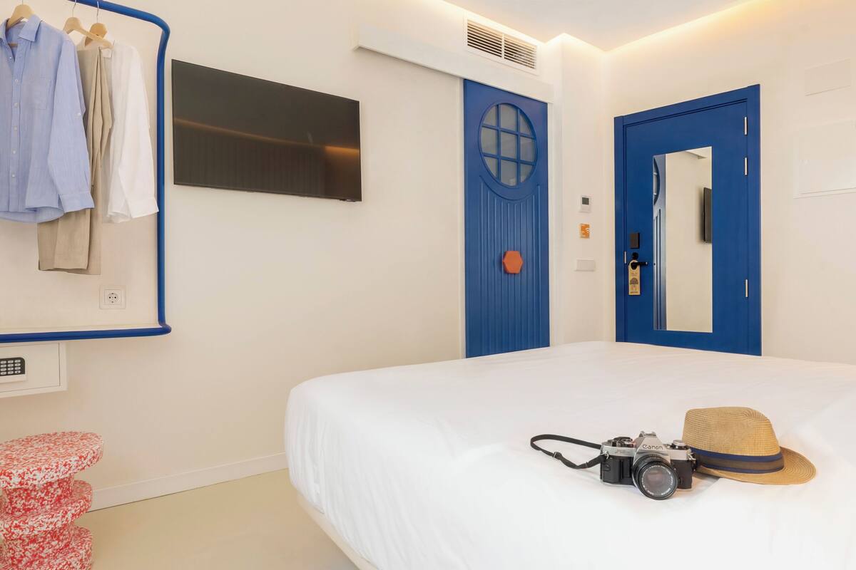 In-room safe, blackout curtains, soundproofing, free WiFi