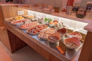 A buffet with various food items including meats, cheeses, and condiments. - SLEEPN Valencia (Valencia)