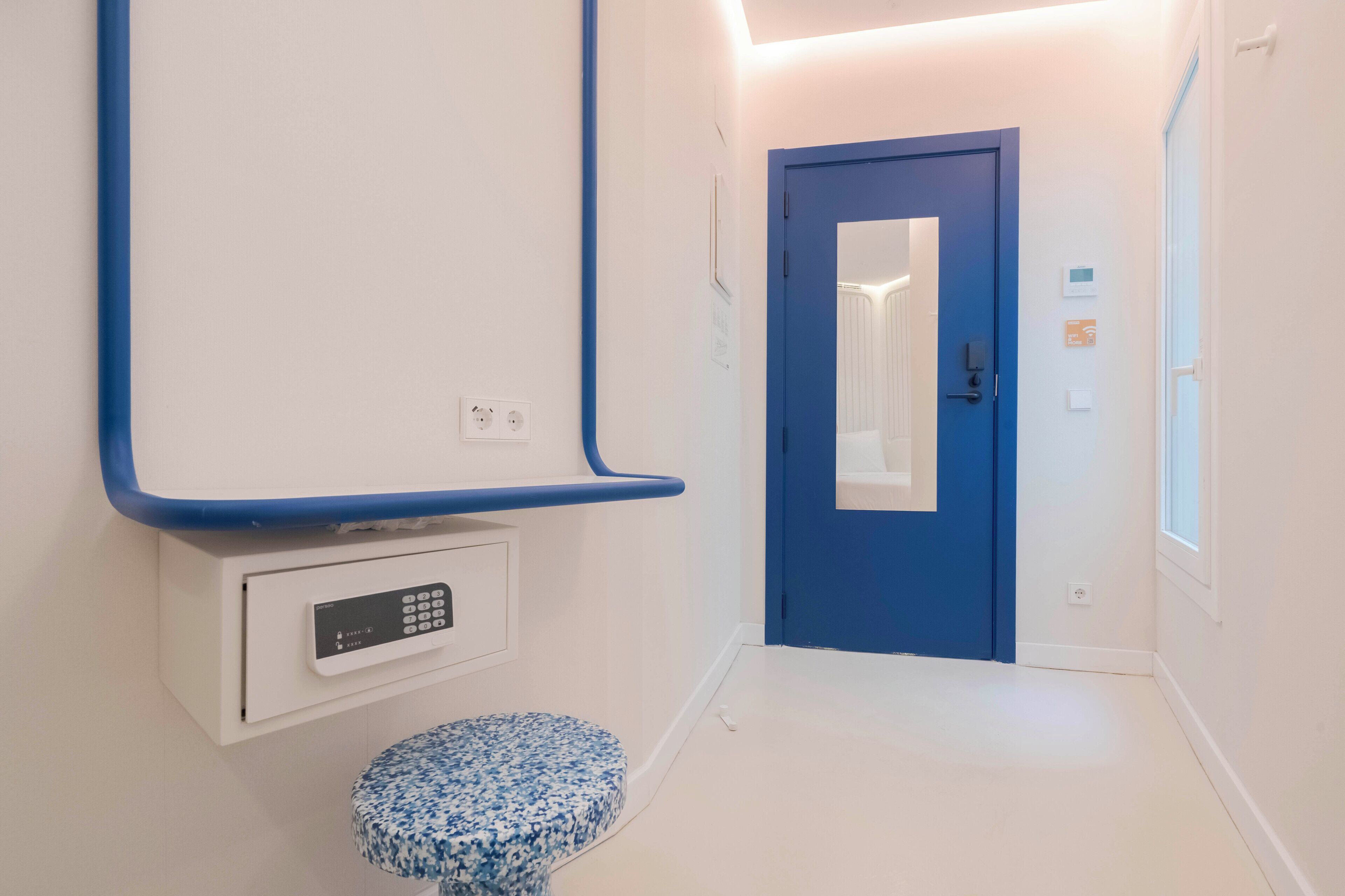 Habitación individual | Caja fuerte, sistema de insonorización, cuna de viaje y wifi gratis