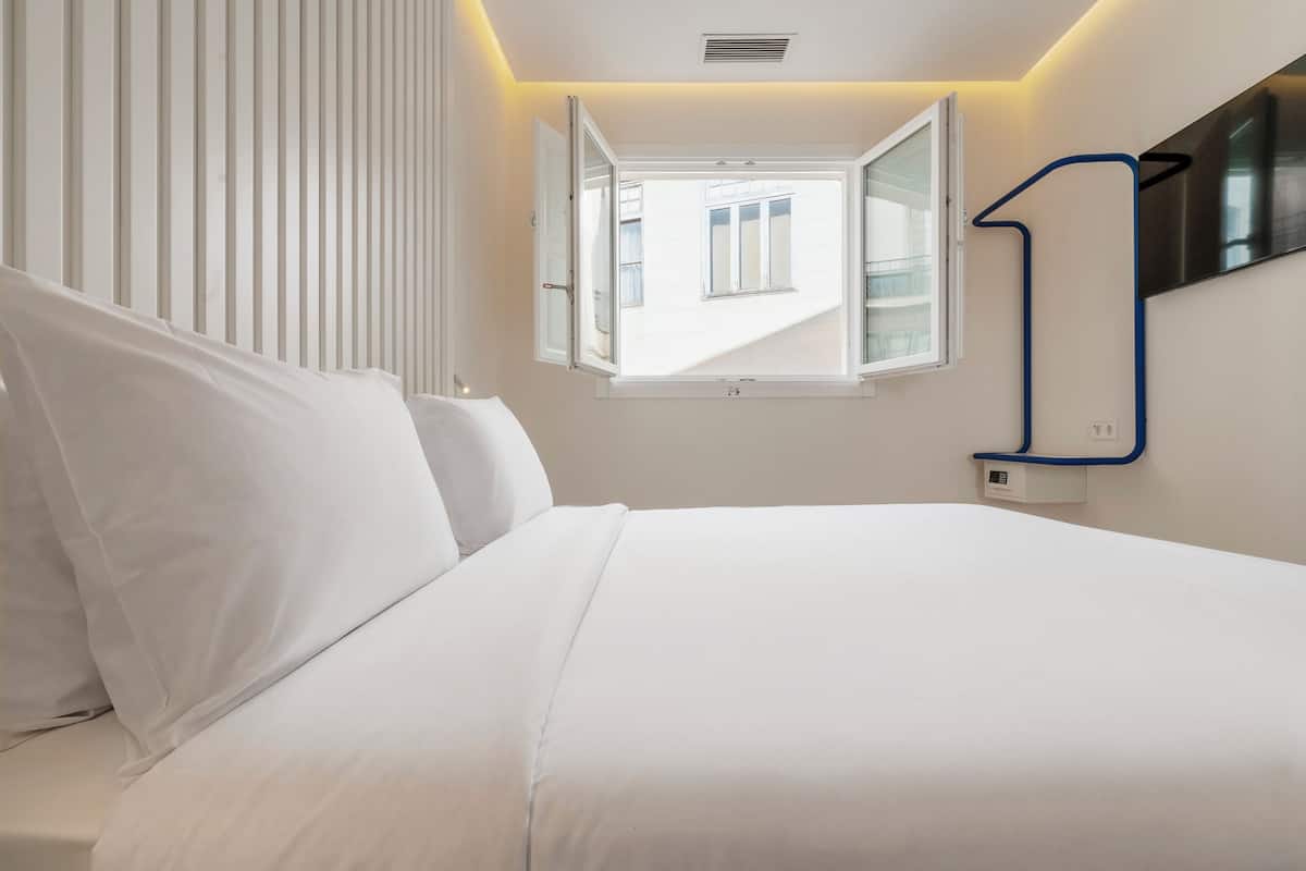 In-room safe, soundproofing, WiFi (free), bed sheets