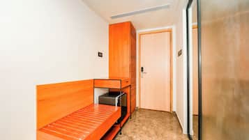 Deluxe Double Room, City View | Interior