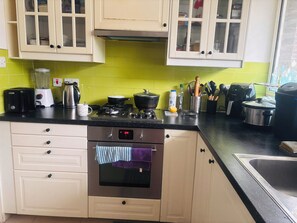 Private kitchen - Samira’s home (London)