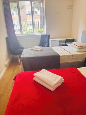 1 bedroom, WiFi, bed sheets - Samira’s home (London)