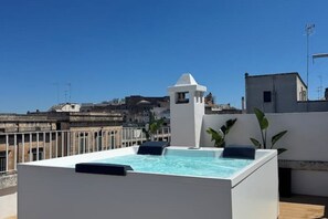 Outdoor spa tub - La Perle Ostuni - Panoramic Suite with Jacuzzi in Luxury Palace (Ostuni)