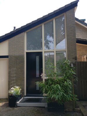 Exterior detail - Apartment in Alkmaar, in the district of Oudorp with a polder landscape with windmills, (Oudorp)