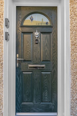 Exterior detail - 3-Bed Glasgow Cromdale St - Sleeps 5 - Contractors, Business & Relocations (Glasgow)