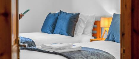 Iron/ironing board, WiFi, bed sheets